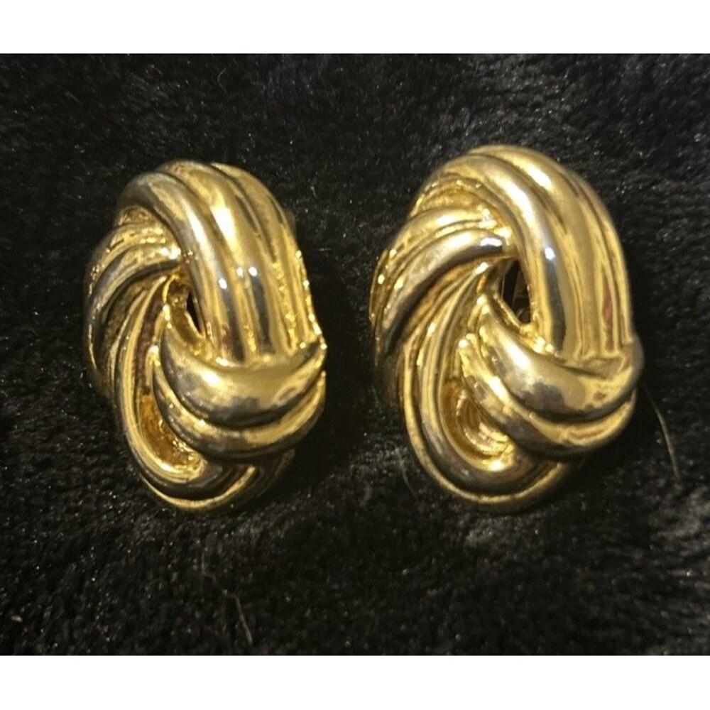 Gold Tone, Knot, Vintage 80’s Clip On Earrings.